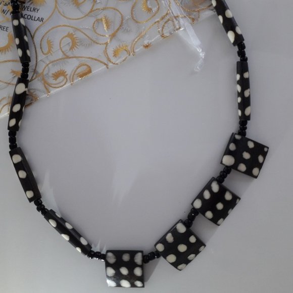NWOT - DOMINO THEME TRIBAL NECKLACE - Picture 1 of 3